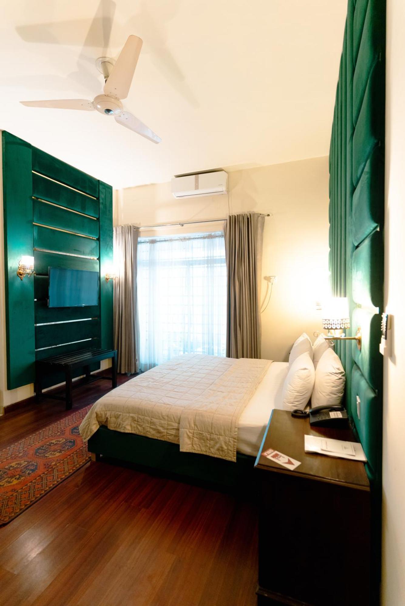 Hotel Vip House Peshawar Extérieur photo