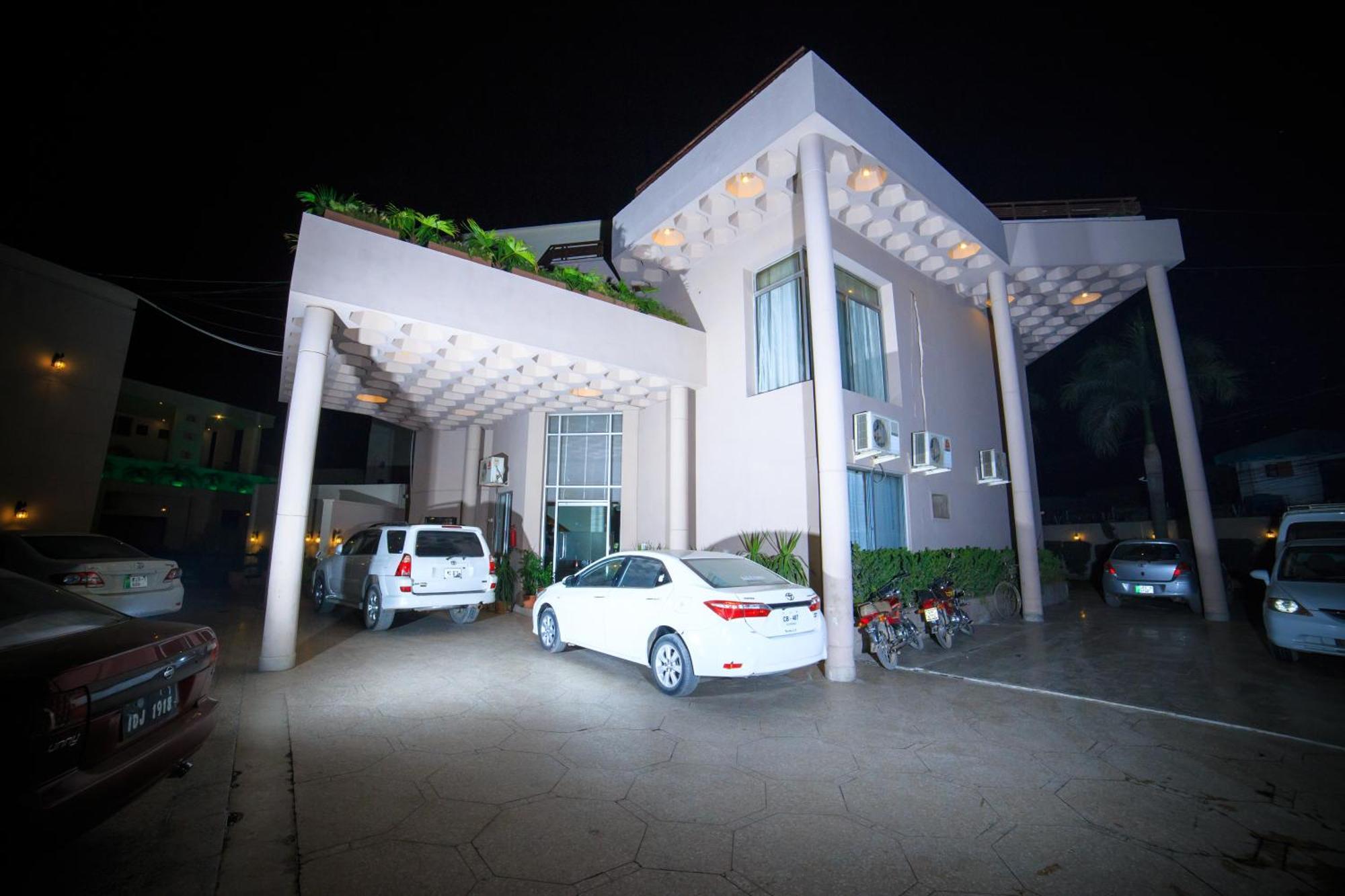 Hotel Vip House Peshawar Extérieur photo