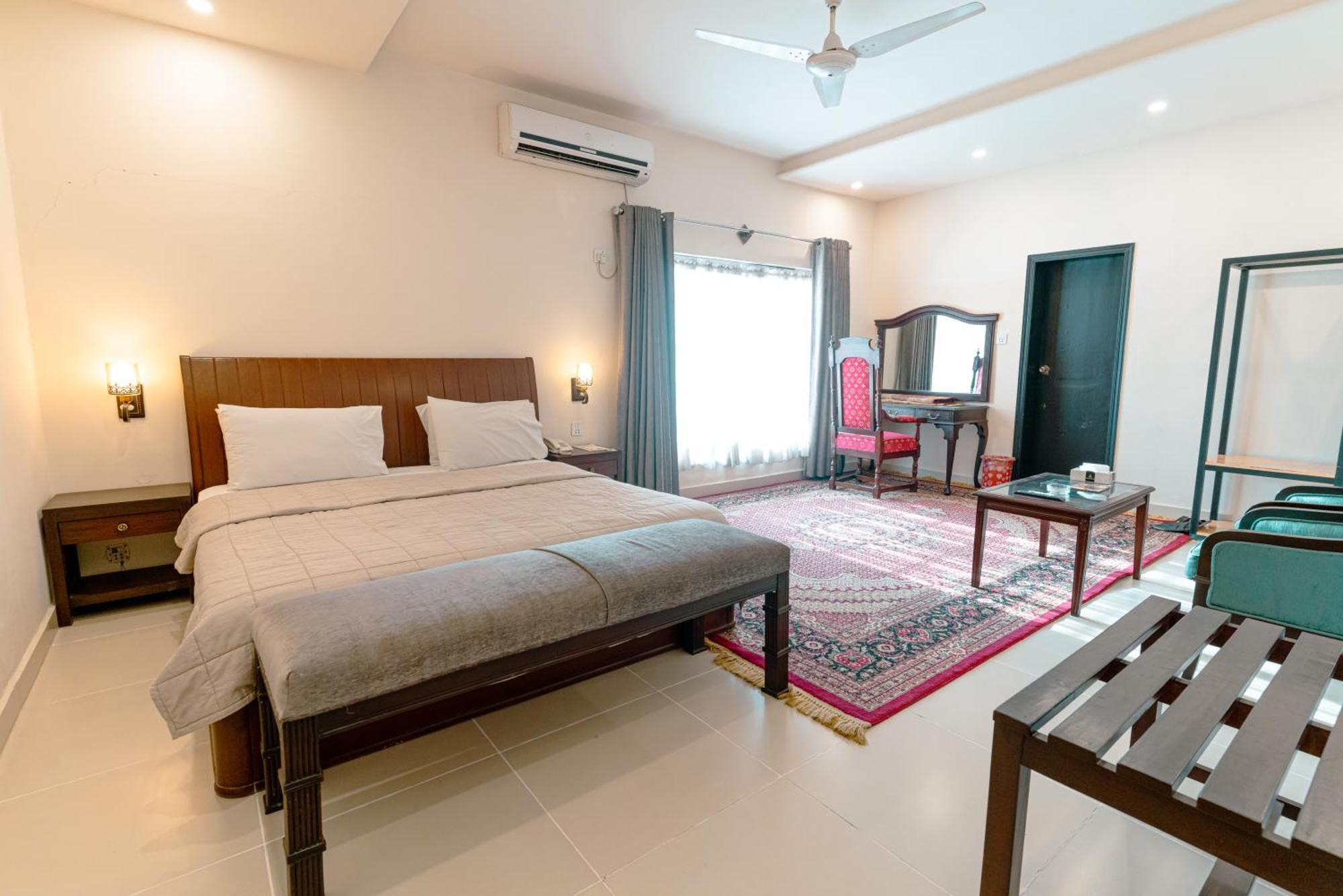 Hotel Vip House Peshawar Extérieur photo