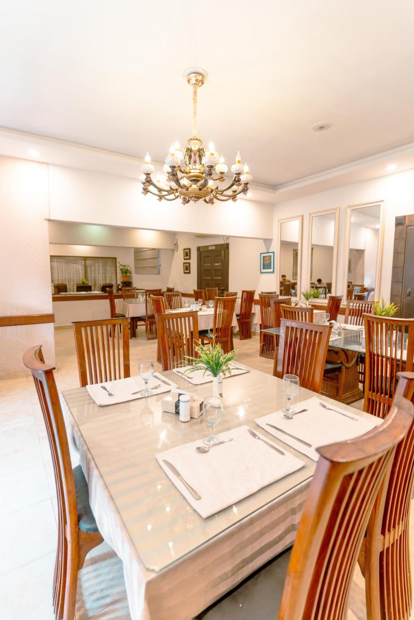 Hotel Vip House Peshawar Extérieur photo