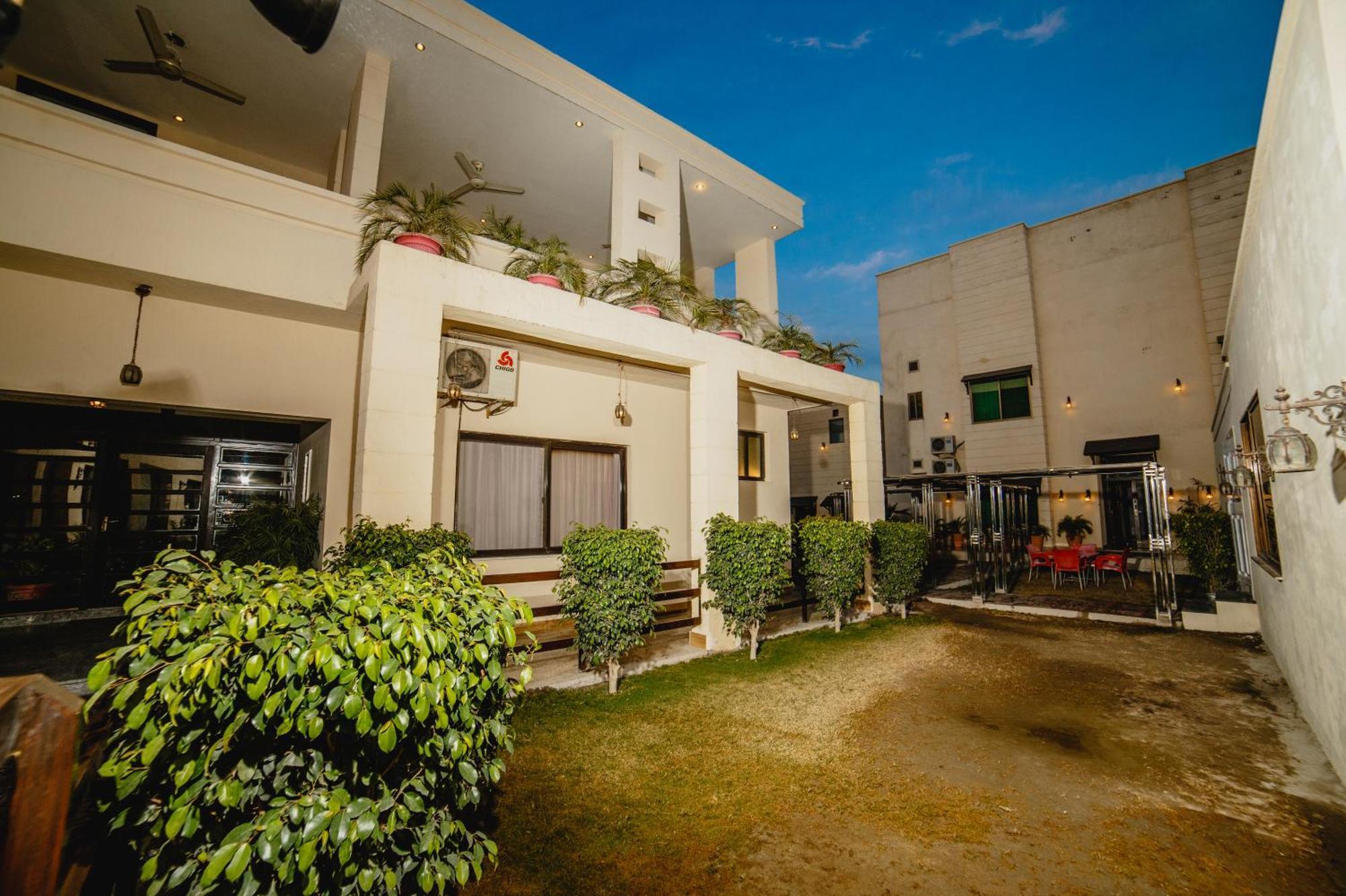 Hotel Vip House Peshawar Extérieur photo